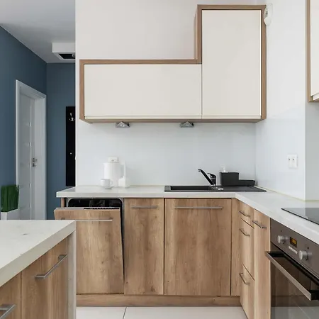 Cosy & Bright With Parking On The Cystersow Street By Renters *