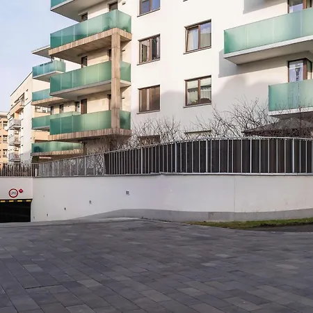 Cosy & Bright With Parking On The Cystersow Street By Renters