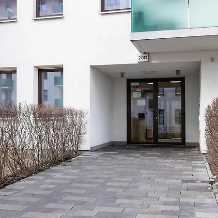 Cosy & Bright With Parking On The Cystersow Street By Renters