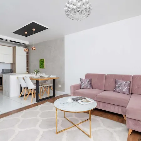 Cosy & Bright With Parking On The Cystersow Street By Renters Appartement